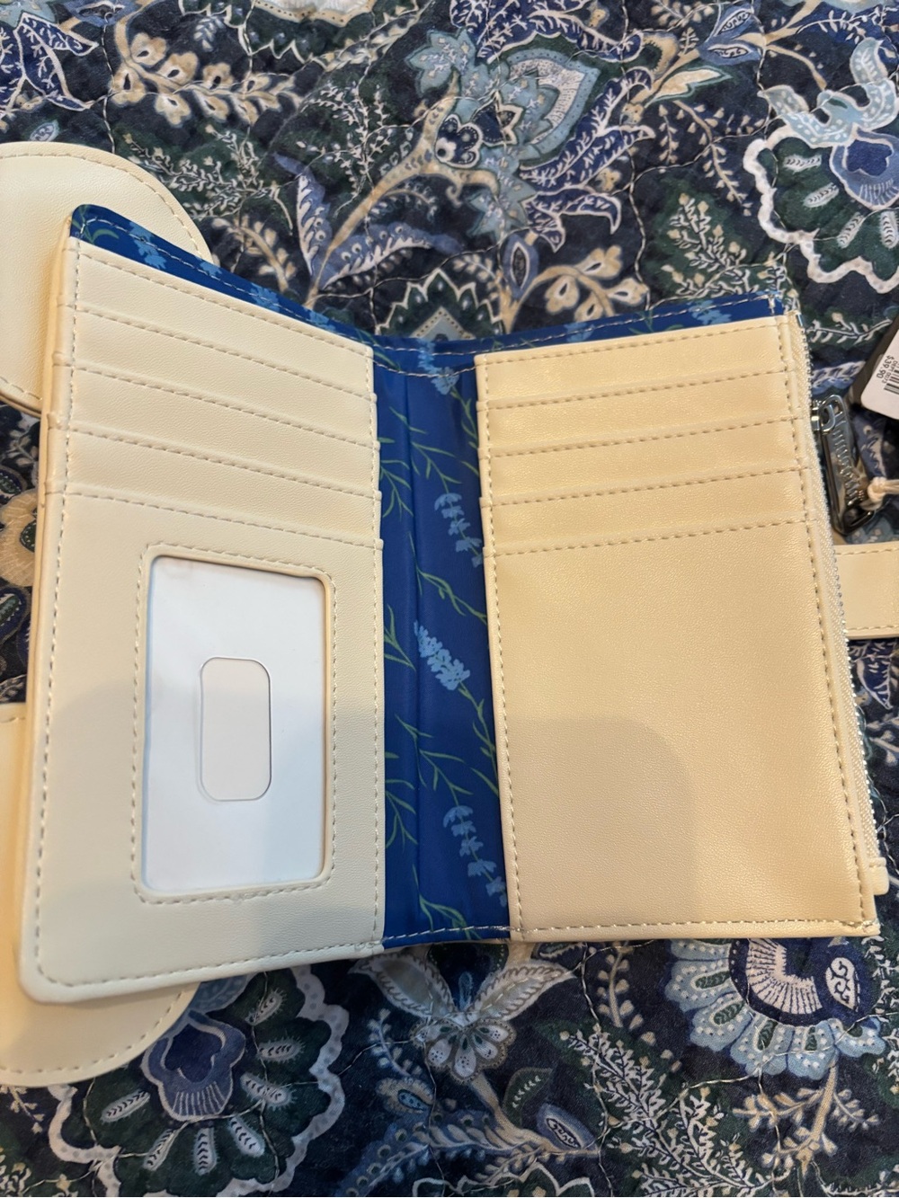 Loungefly Disney wallet - Picture 4 of 4